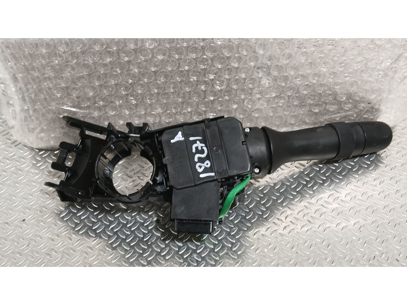 Recambio de mando luces para toyota yaris (_p13_) 1.3 (nsp130_) referencia OEM IAM 8415202070  