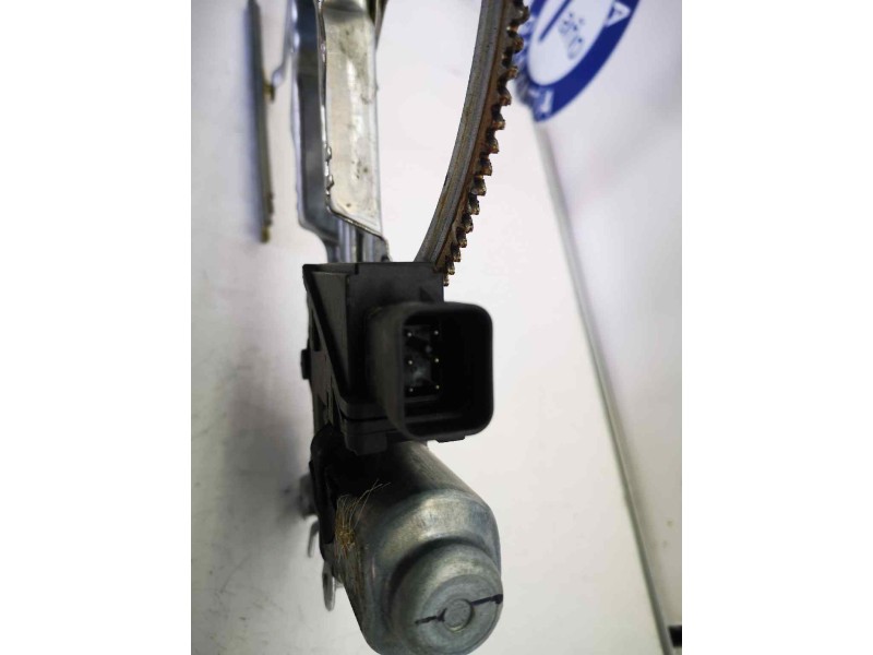 Recambio de elevalunas delantero derecho para opel combo (corsa c) 1.3 16v cdti cat (z 13 dt / ln9) referencia OEM IAM 13173070 