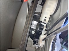 Recambio de cerradura puerta delantera derecha para toyota yaris (_p13_) 1.3 (nsp130_) referencia OEM IAM 690300D320  