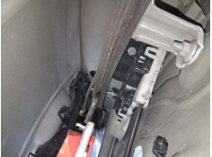 Recambio de cerradura puerta delantera izquierda para toyota yaris (_p13_) 1.3 (nsp130_) referencia OEM IAM 690400D140  