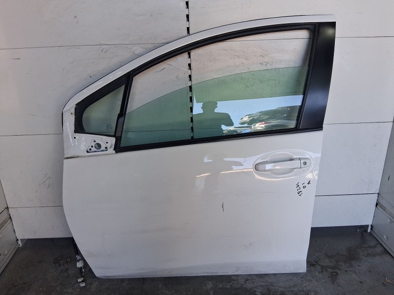 Recambio de puerta delantera izquierda para toyota yaris (_p13_) 1.3 (nsp130_) referencia OEM IAM 670020D500  