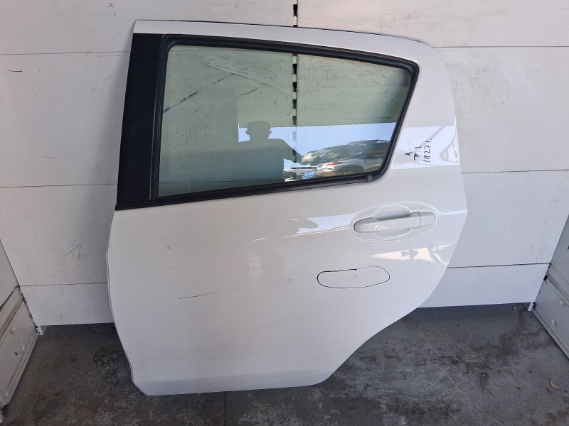 Recambio de puerta trasera izquierda para toyota yaris (_p13_) 1.3 (nsp130_) referencia OEM IAM 670040D210 TOCADA 