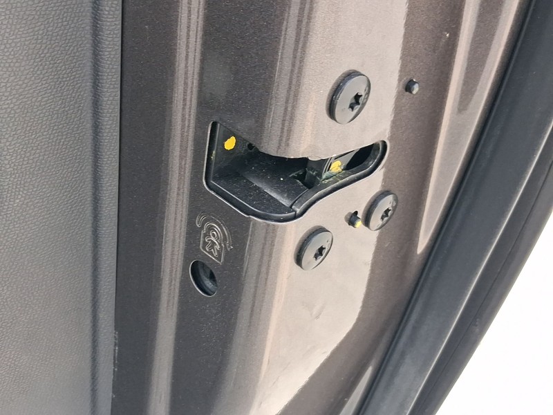 Recambio de cerradura puerta trasera derecha para peugeot 308 ii (lb_, lp_, lw_, lh_, l3_) 1.6 hdi referencia OEM IAM 9826110980