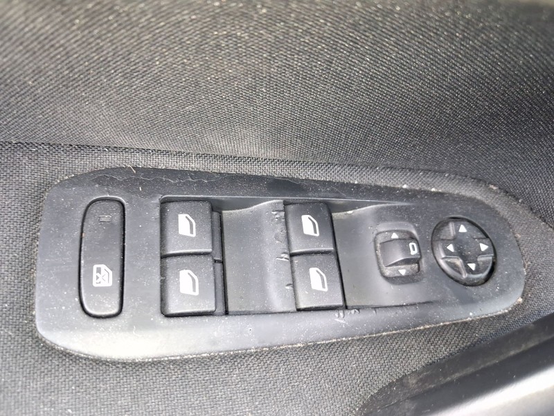Recambio de mando elevalunas delantero izquierdo para peugeot 308 ii (lb_, lp_, lw_, lh_, l3_) 1.6 hdi referencia OEM IAM 967882