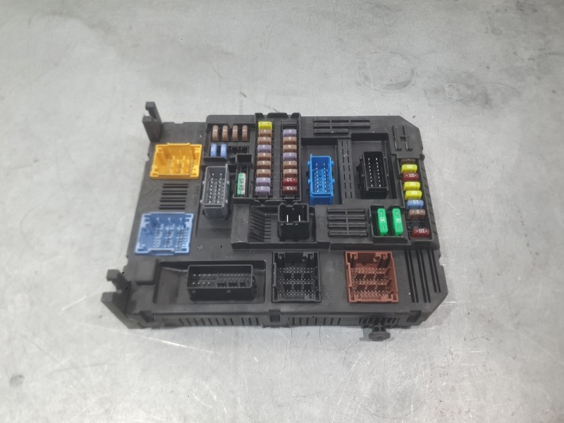 Recambio de caja reles / fusibles para peugeot 208 ii (ub_, up_, uw_, uj_) 1.2 puretech 100 referencia OEM IAM   