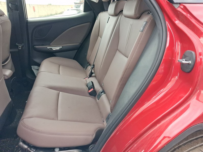 Recambio de asientos traseros para lexus lbx referencia OEM IAM   