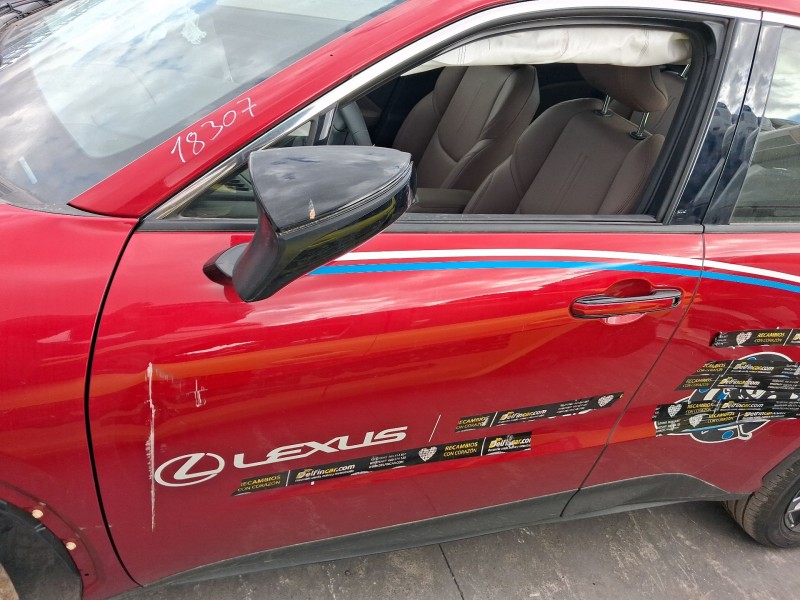 Recambio de puerta delantera izquierda para lexus lbx referencia OEM IAM 6700252701  