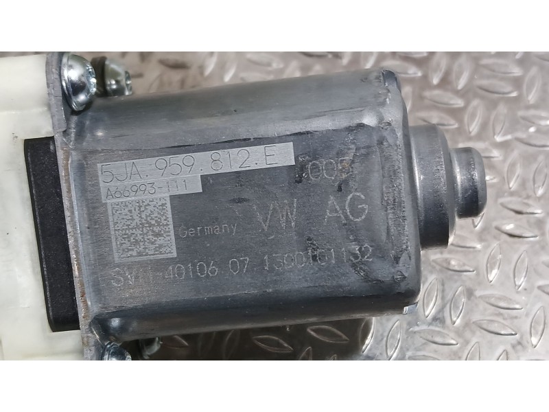 Recambio de motor elevalunas delantero derecho para seat toledo iv (kg3) 1.6 tdi referencia OEM IAM   