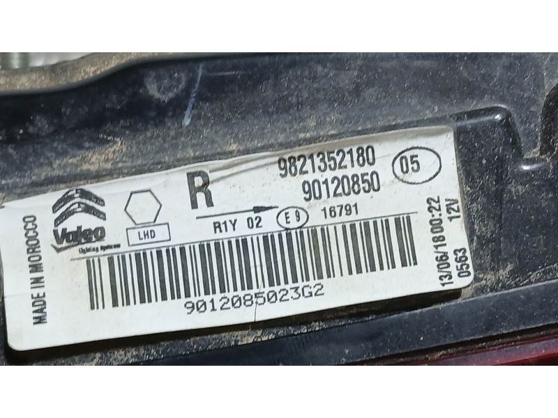 Recambio de piloto trasero derecho interior para citroën c4 cactus 1.2 thp 110 referencia OEM IAM 9821352180  