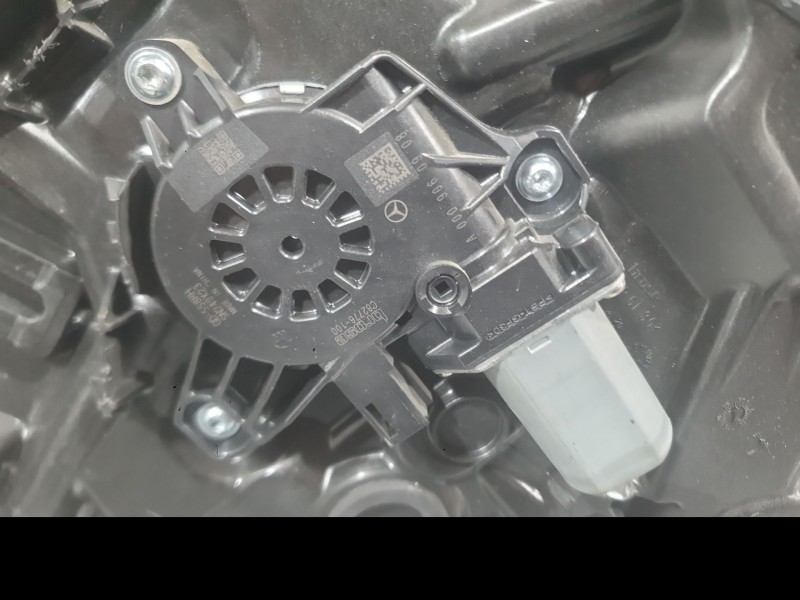 Recambio de elevalunas trasero derecho para mercedes-benz clase b (247) b180 referencia OEM IAM A0997302801 MONNTADO EN PUERTA B