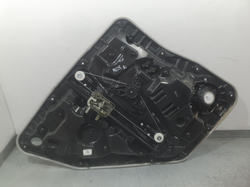 Recambio de elevalunas trasero derecho para mercedes-benz clase b (247) b180 referencia OEM IAM A0997302801 MONNTADO EN PUERTA B