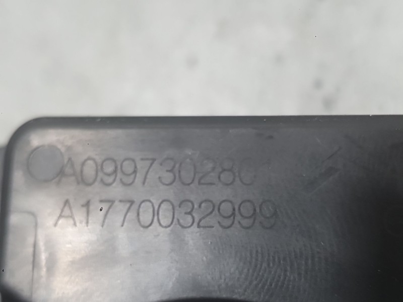 Recambio de cerradura puerta trasera derecha para mercedes-benz clase b (247) b180 referencia OEM IAM A0997302801  