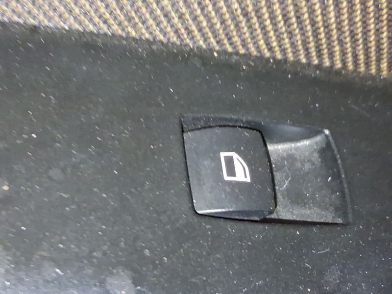 Recambio de mando elevalunas trasero izquierdo para bmw x1 (e84) sdrive 18 d referencia OEM IAM 61316935534  