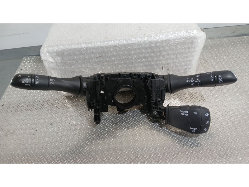 Recambio de mando luces y limpia para renault megane iv hatchback (b9a/m/n_) 1.3 tce 115 (b9n9) referencia OEM IAM 255674919R  