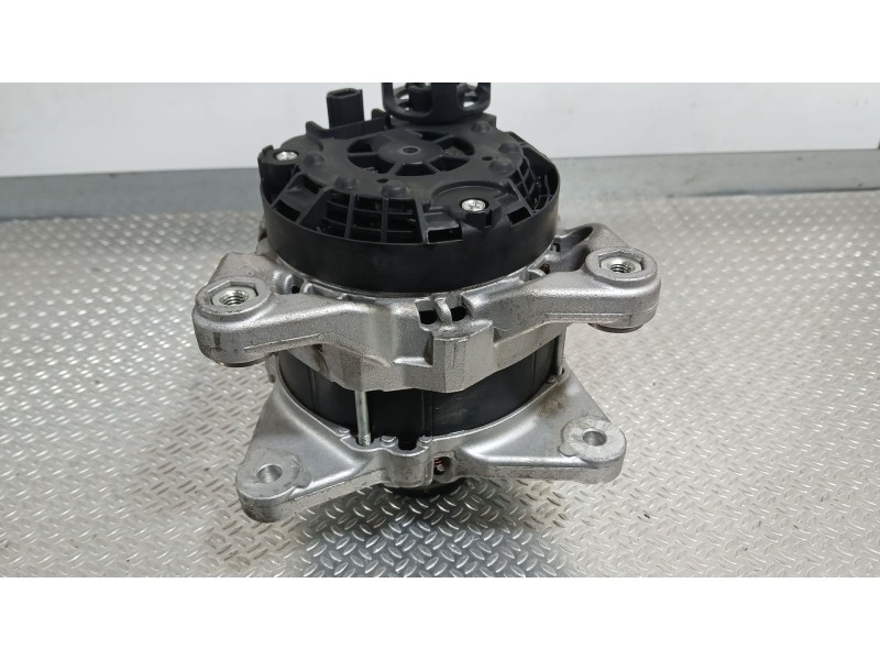 Recambio de alternador para renault megane iv hatchback (b9a/m/n_) 1.3 tce 115 (b9n9) referencia OEM IAM 231005300R  