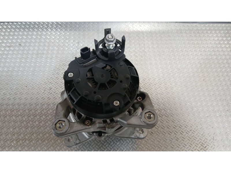 Recambio de alternador para renault megane iv hatchback (b9a/m/n_) 1.3 tce 115 (b9n9) referencia OEM IAM 231005300R  