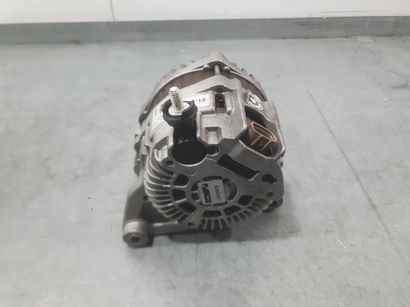 Recambio de alternador para mazda 3 (bm, bn) 2.0 referencia OEM IAM PE0118300  