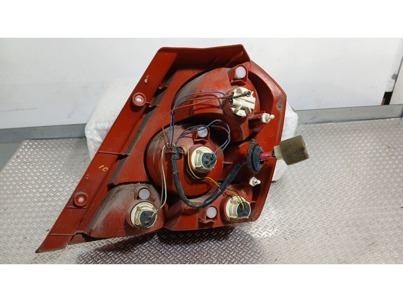 Recambio de piloto trasero izquierdo para chevrolet aveo / kalos hatchback (t200) 1.4 referencia OEM IAM 96540268  