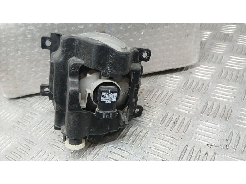 Recambio de faro antiniebla derecho para toyota rav 4 exclusive referencia OEM IAM 8121060200  