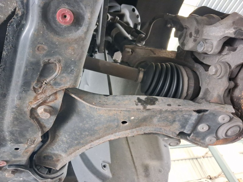 Recambio de brazo suspension inferior delantero izquierdo para ford s-max (wa6) 2.0 tdci referencia OEM IAM 1507182  