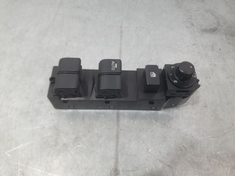 Recambio de mando elevalunas delantero izquierdo para mazda 3 (bm, bn) 2.0 referencia OEM IAM BHR166350A C/MANDO RETROVISOR 