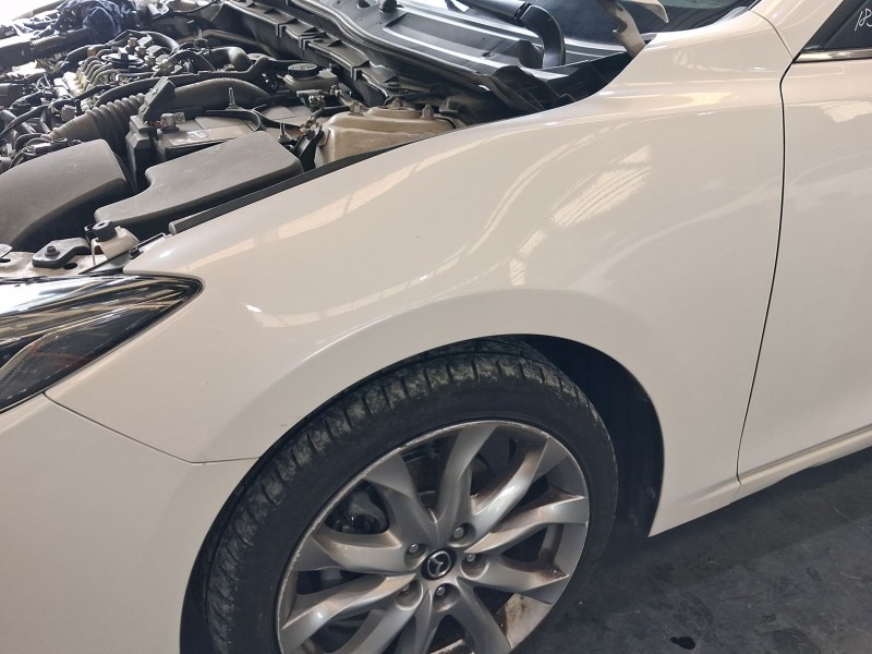 Recambio de aleta delantera izquierda para mazda 3 (bm, bn) 2.2 d referencia OEM IAM B45A52211B  