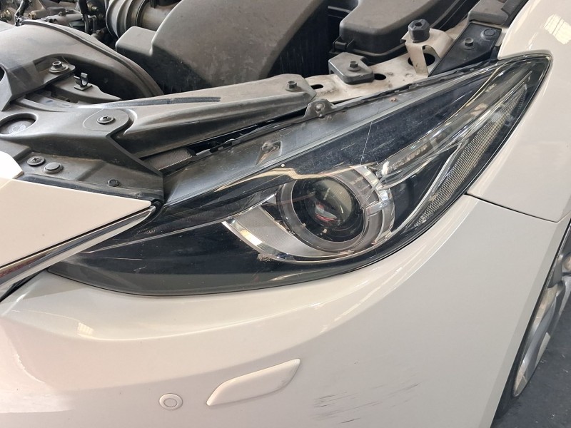 Recambio de faro izquierdo para mazda 3 (bm, bn) 2.2 d referencia OEM IAM BHR1510L0A  