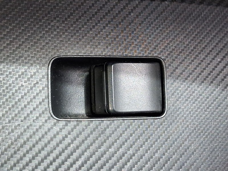 Recambio de mando elevalunas delantero derecho para mazda 3 (bm, bn) 2.2 d referencia OEM IAM KD3566370A  