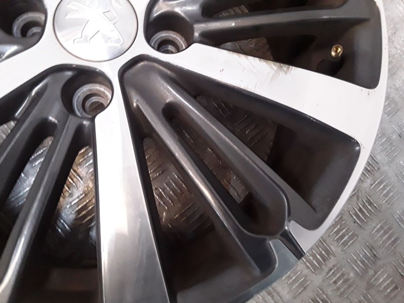 Recambio de llanta aluminio para peugeot 208 i (ca_, cc_) 1.2 vti 82 referencia OEM IAM 6X16 4 TORN ET23 ROZADA ALUMINIO