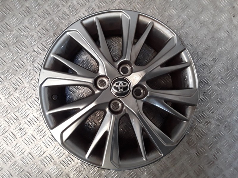 Recambio de llanta aluminio para toyota yaris (_p13_) 1.5 hybrid (nhp130_) referencia OEM IAM 5X15 4TORN ET39 ROZADAS ALUMINIO
