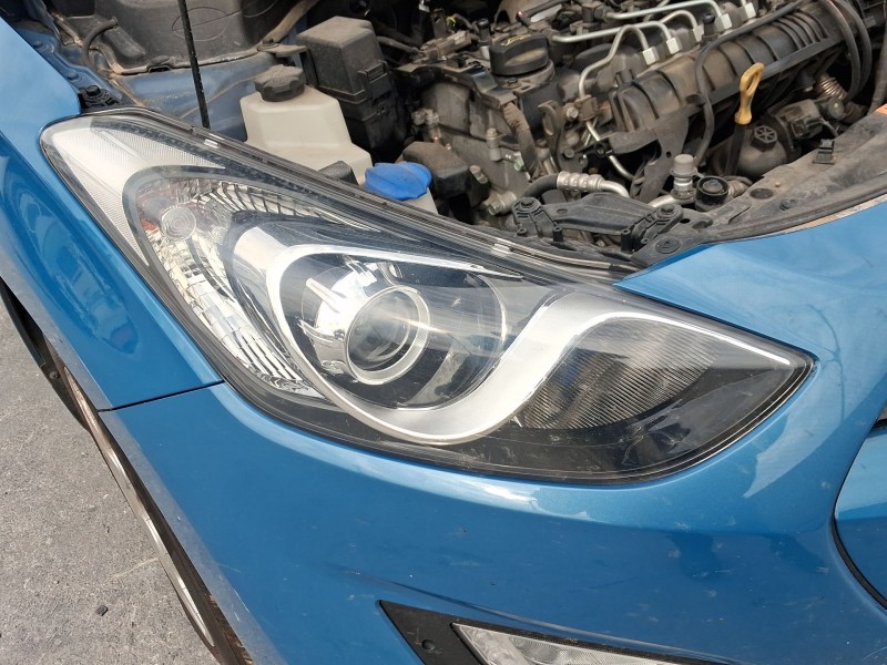 Recambio de faro derecho para hyundai i30 (gd) 1.4 crdi referencia OEM IAM 92102A6000  