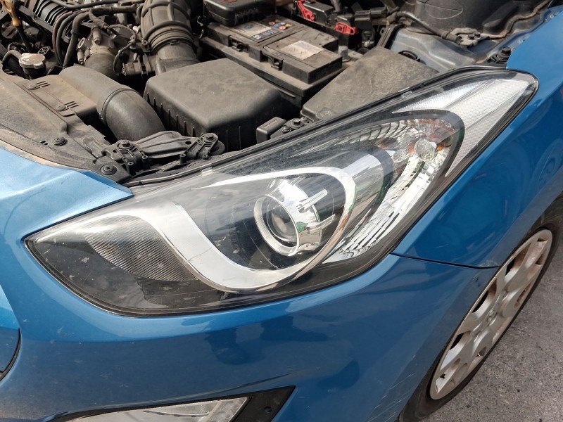 Recambio de faro izquierdo para hyundai i30 (gd) 1.4 crdi referencia OEM IAM 92101A6000  