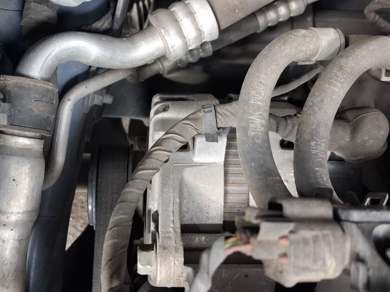 Recambio de alternador para hyundai i30 (gd) 1.4 crdi referencia OEM IAM 373002A805  