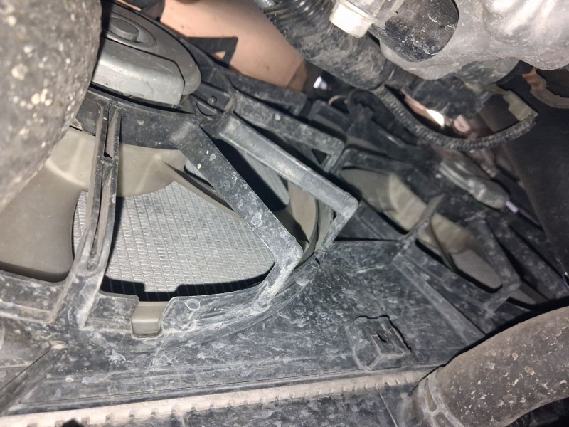 Recambio de electroventilador para mazda 3 (bm, bn) 2.2 d referencia OEM IAM SH1215025A  