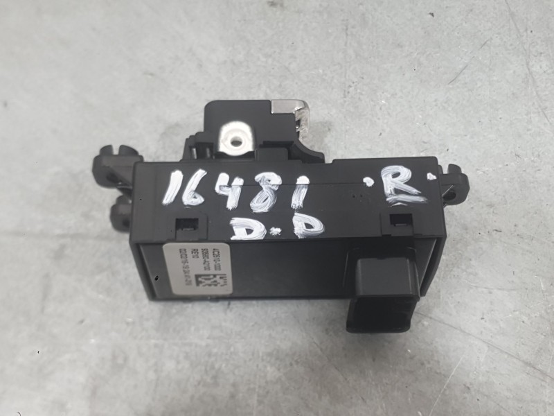 Recambio de mando elevalunas delantero derecho para kia cee´d (jd) 1.6 crdi 136 referencia OEM IAM 93580A2100  