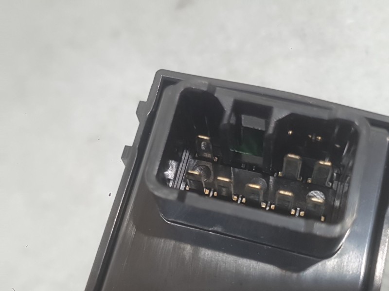 Recambio de mando elevalunas delantero derecho para kia cee´d (jd) 1.6 crdi 136 referencia OEM IAM 93580A2100  