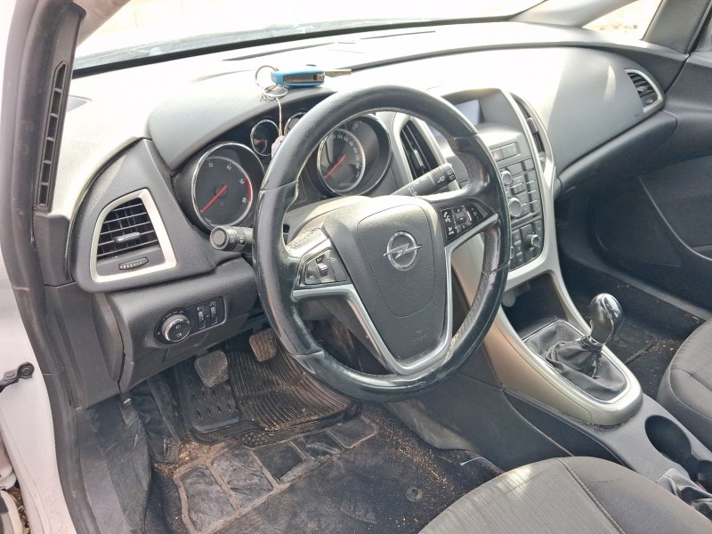 opel astra j sports tourer (p10) del año 2011
