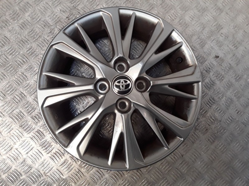 Recambio de llanta aluminio para toyota yaris (_p13_) 1.5 hybrid (nhp130_) referencia OEM IAM 5X15 4TORN ET39 ROZADAS ALUMINIO