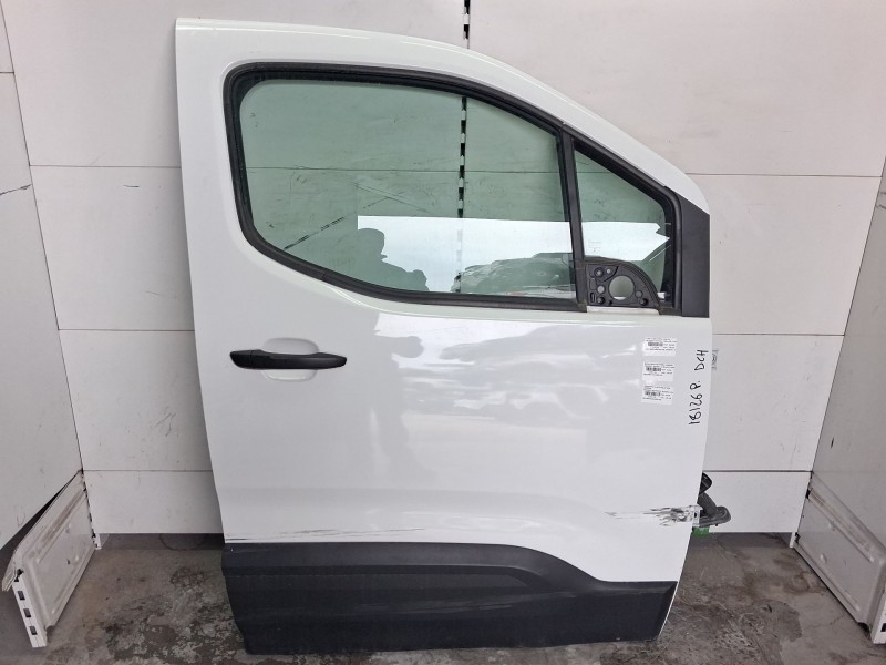 Recambio de puerta delantera derecha para peugeot rifter 1.5 bluehdi 100 referencia OEM IAM 9843488780 TOCADA ROZADA 