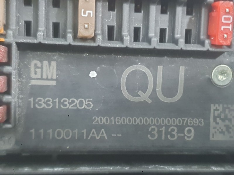 Recambio de caja reles / fusibles para opel astra j (p10) 1.7 cdti (68) referencia OEM IAM 13318782  