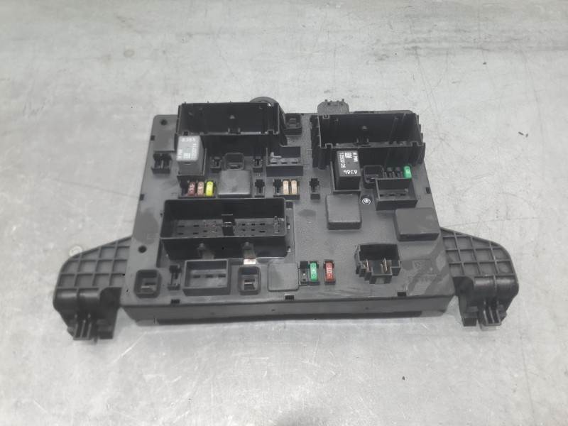 Recambio de caja reles / fusibles para opel astra j (p10) 1.7 cdti (68) referencia OEM IAM   