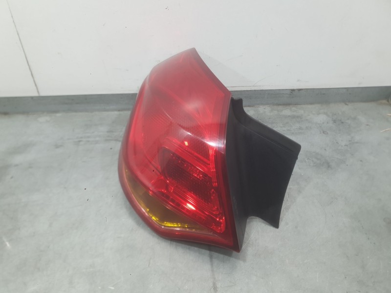Recambio de piloto trasero izquierdo exterior para opel astra j (p10) 1.7 cdti (68) referencia OEM IAM 13319949  
