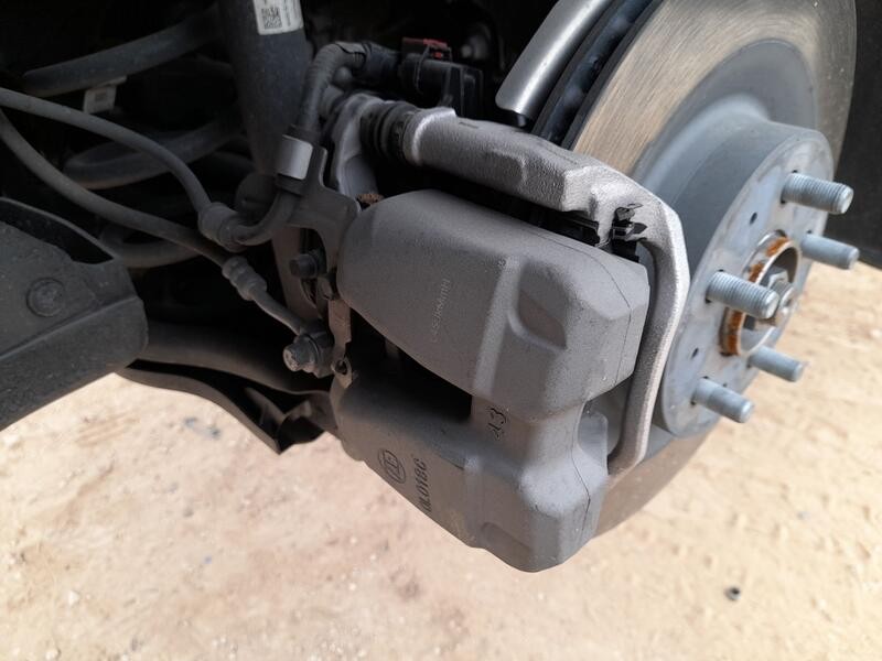 Recambio de pinza freno trasera derecha para tesla model 3 (5yj3) ev referencia OEM IAM 800821600A  