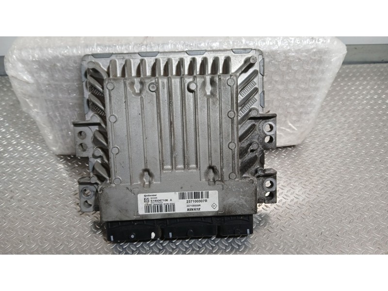 Recambio de centralita motor uce para renault megane iii hatchback (bz0/1_, b3_) 1.5 dci referencia OEM IAM 237100777R  