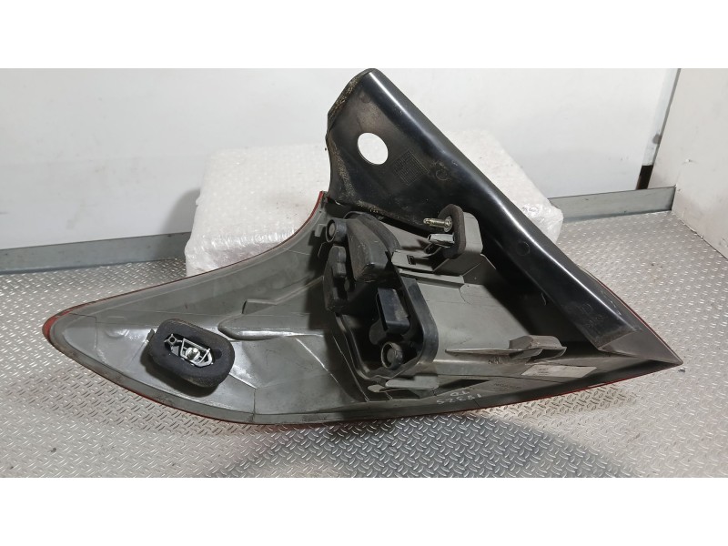 Recambio de piloto trasero derecho exterior para renault megane iii hatchback (bz0/1_, b3_) 1.5 dci referencia OEM IAM 265550548