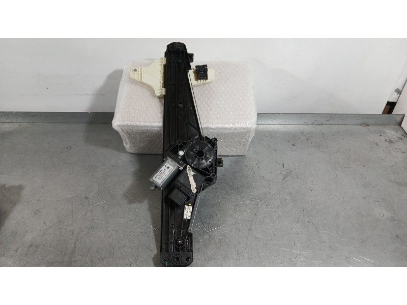 Recambio de elevalunas trasero izquierdo para peugeot 3008 ii suv (mc_, mr_, mj_, m4_) 1.5 bluehdi 130 referencia OEM IAM 981048