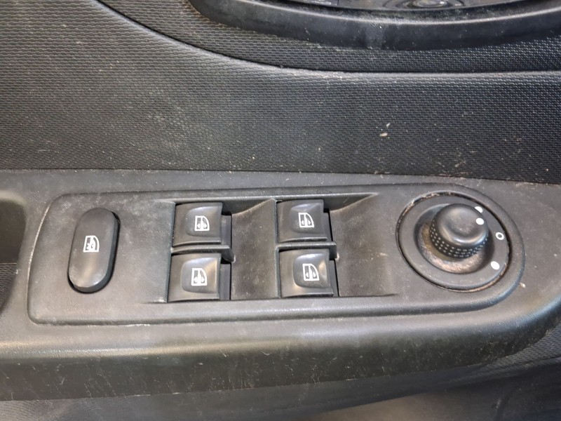 Recambio de mando elevalunas delantero izquierdo para renault captur i (j5_, h5_) 1.5 dci 90 referencia OEM IAM 254112588R  