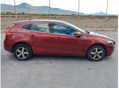 VOLVO V40 HATCHBACK (525)