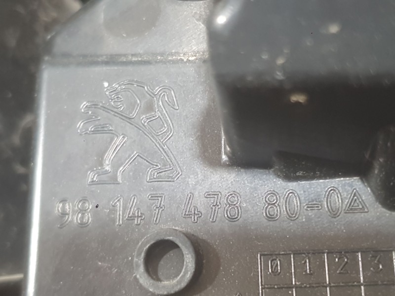 Recambio de piloto trasero izquierdo exterior para peugeot 2008 i (cu_) 1.6 bluehdi 100 referencia OEM IAM 9826730480  