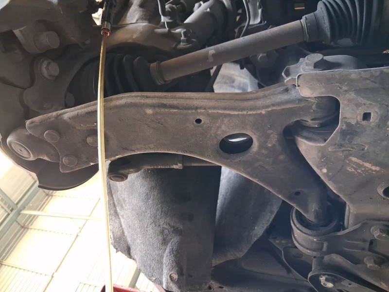 Recambio de brazo suspension inferior delantero derecho para volvo v40 hatchback (525) d2 referencia OEM IAM 31340231  